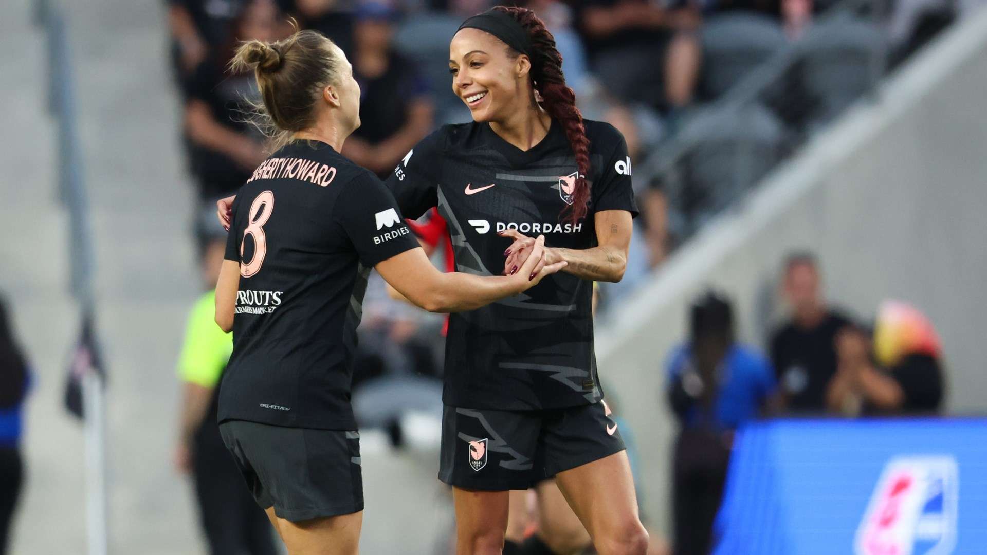 📽️ | Sydney Leroux scores incredible volley for Angel City  
