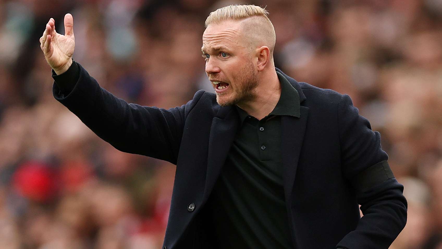 Eidevall under pressure as graffiti message calls for his sacking  