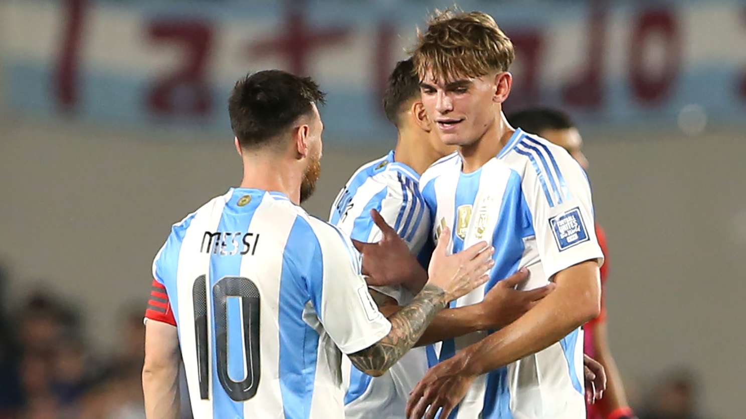 Messi heaps praise on Arsenal & Chelsea target Paz after Argentina debut  