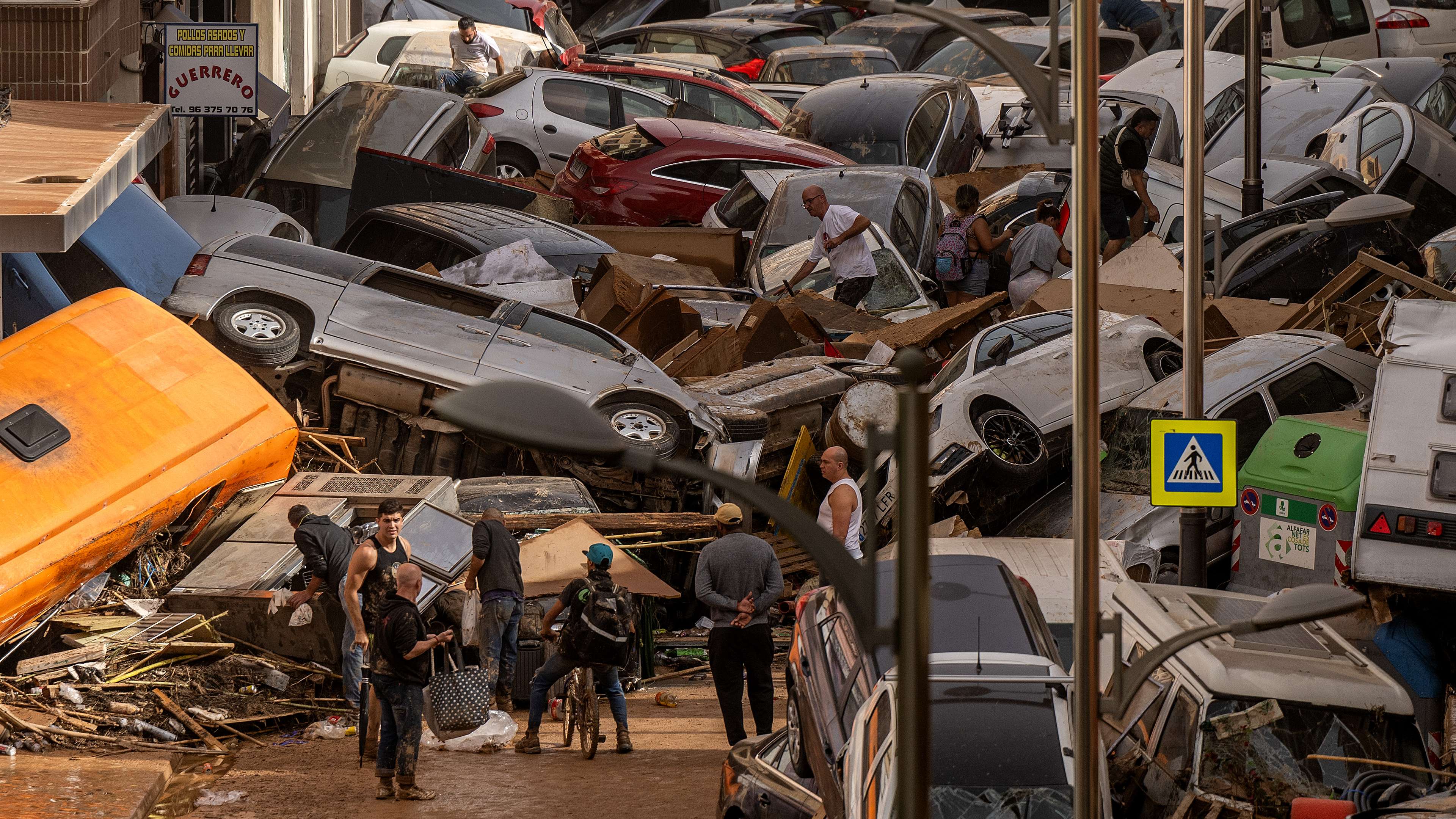 Bellingham and Vini Jr lead tributes after devastating floods  