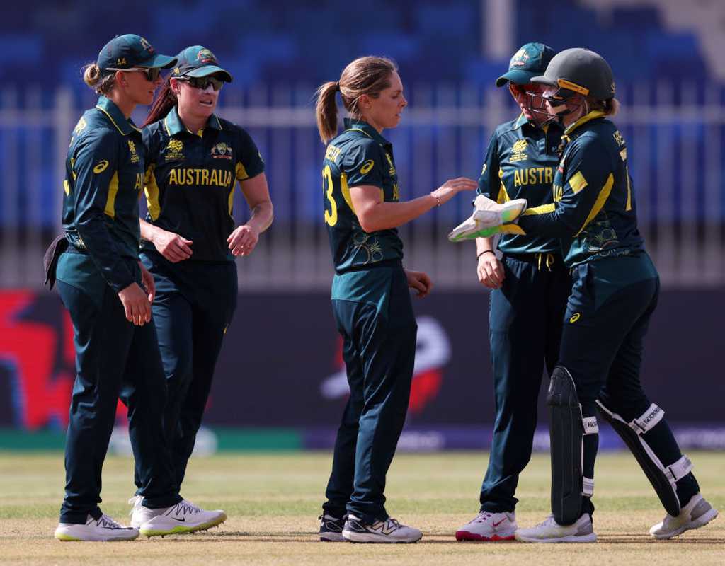 Dominant Australia eye stress-free route to the semis  