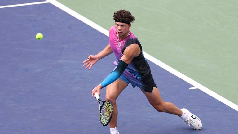 "It was staged very well": Novak Djokovic goes full tourist in fun Shanghai photo shoot  