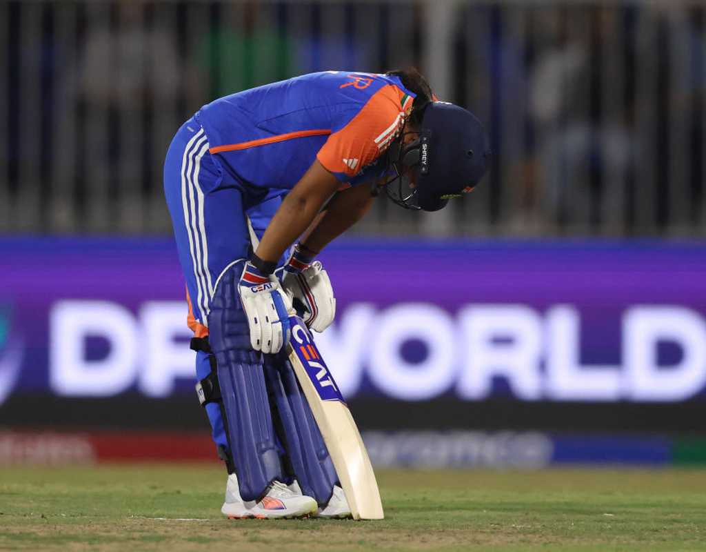 Powerful Australia reach semi-final leaving India's position dicey  