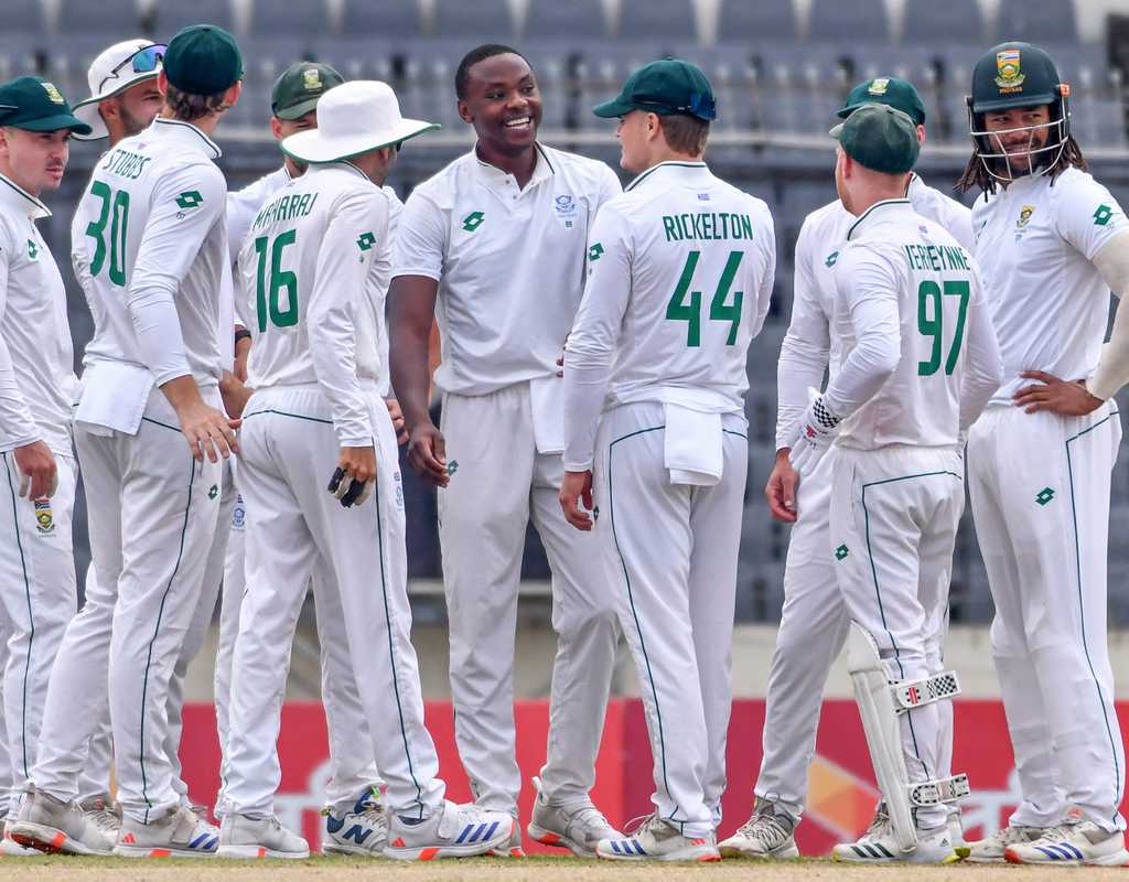 Bangladesh cave in after South Africa's massive total  