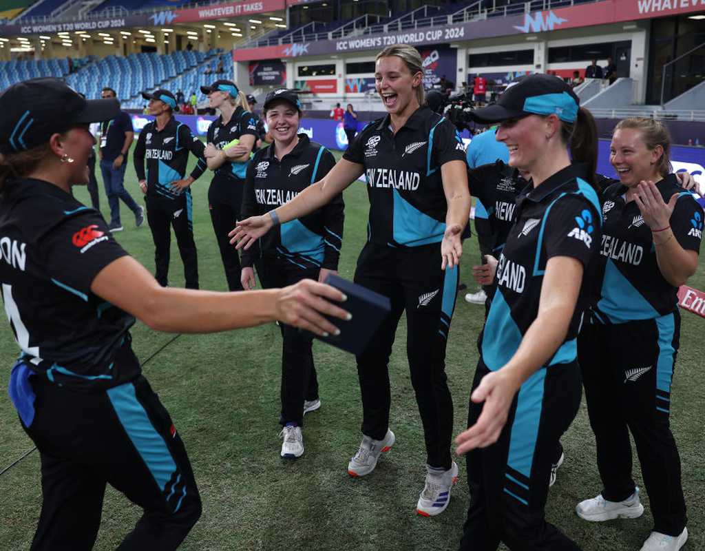 New Zealand seal semis berth after blowing away Pakistan with the ball  