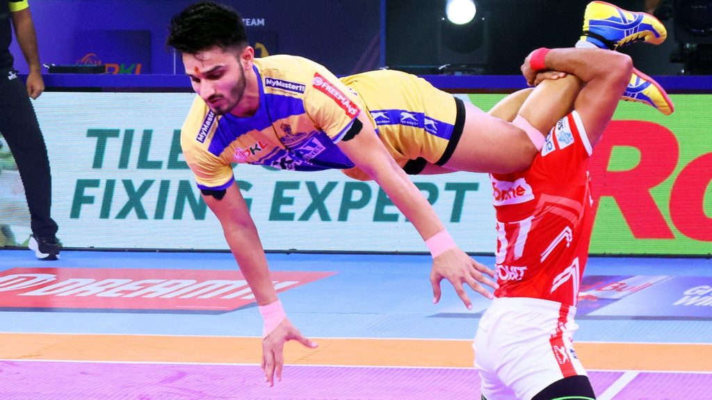 Narender Kandola Stars as Tamil Thalaivas Decimate Gujarat Giants  
