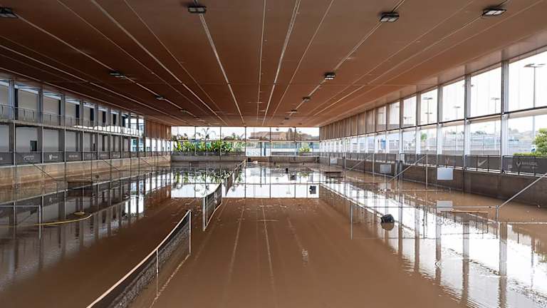 Aryna Sabalenka's wayward soccer kick plunks photographer in funny WTA Finals moment  