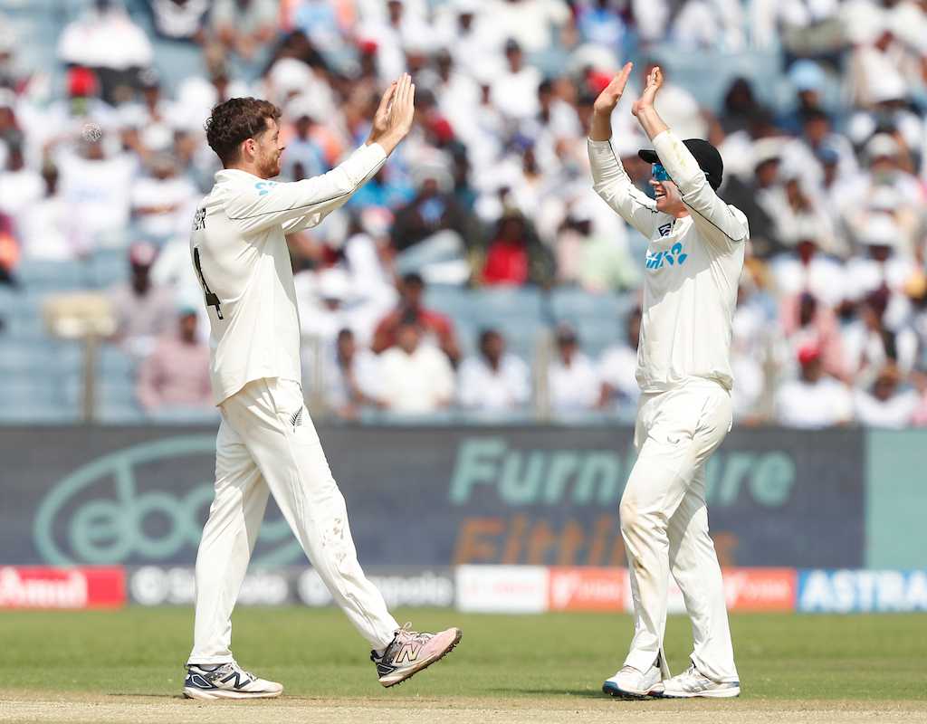 Santner magic propels New Zealand towards history  