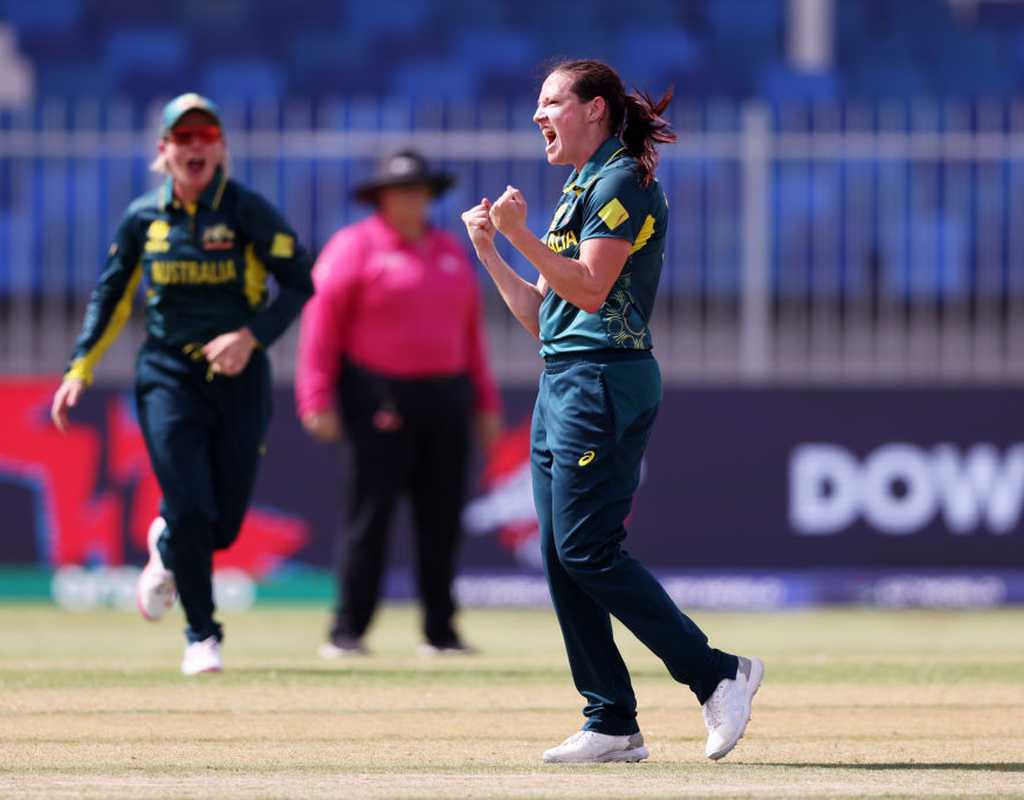 Schutt, Mooney give Australia a winning start  