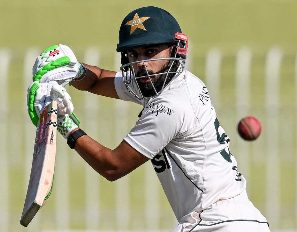Shakeel ton leads Pakistan fightback  