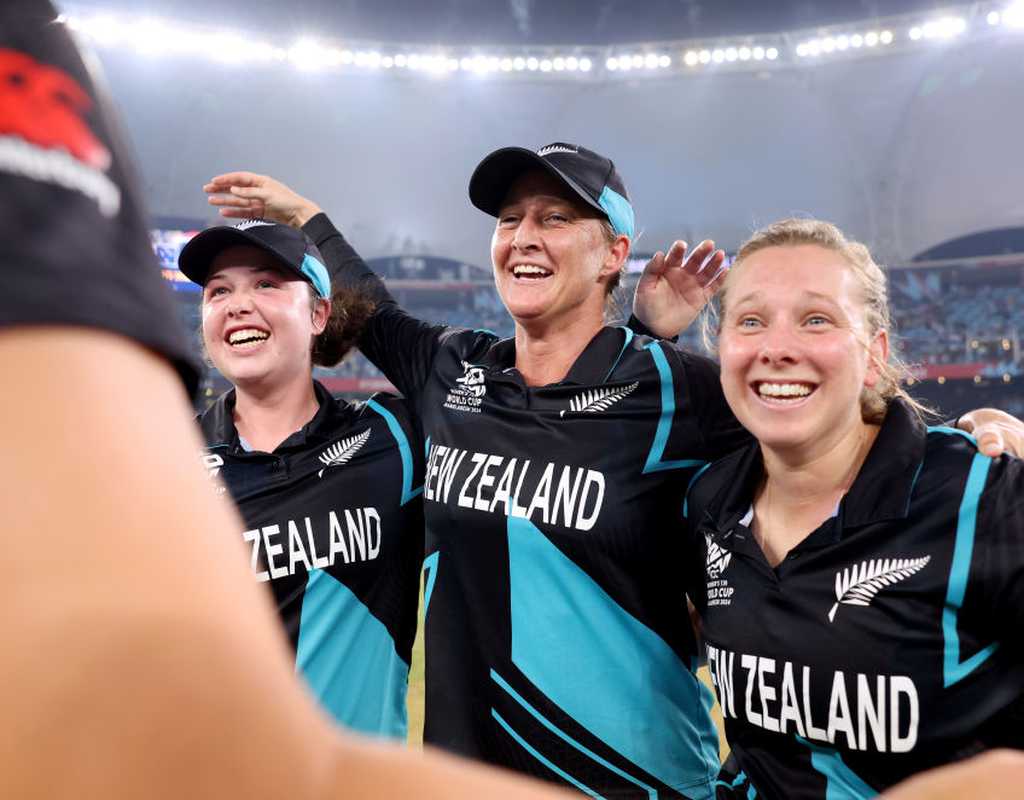 South Africa sag in the face of Devine's divine redemption  