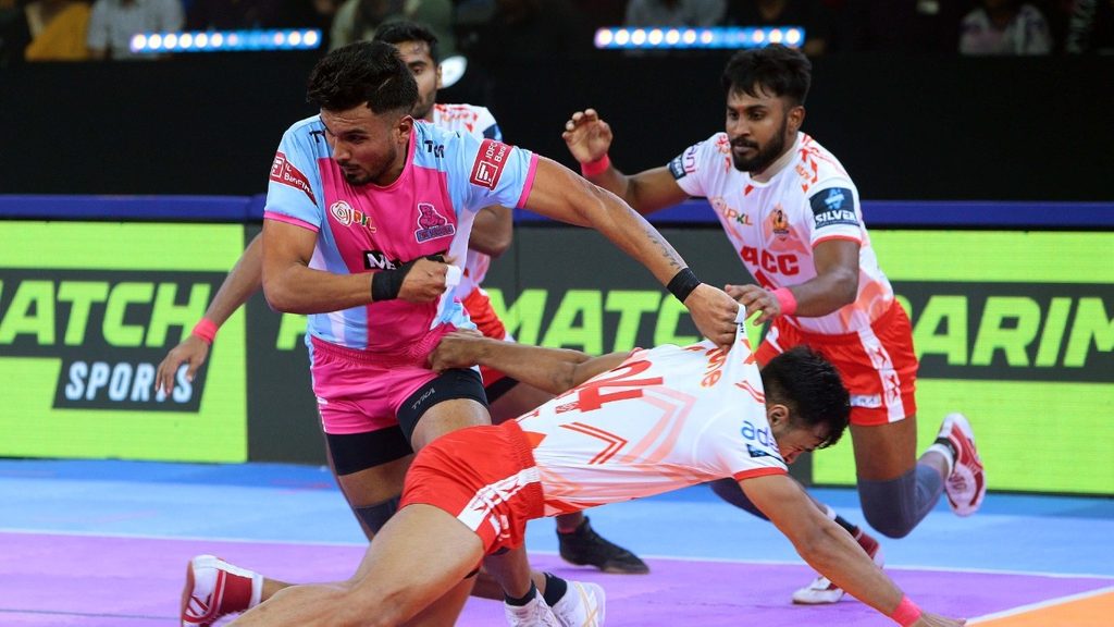 A complete team performance helps Jaipur Pink Panthers overcome Gujarat Giants  
