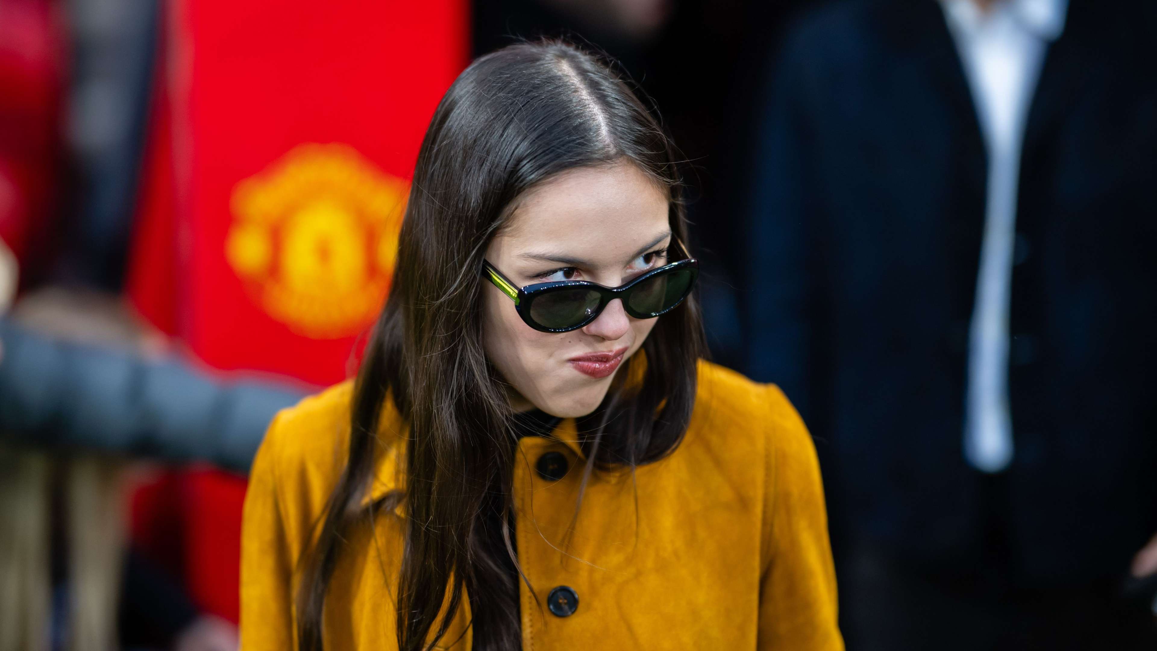 📽️ | Olivia Rodrigo poses with Man Utd legend  
