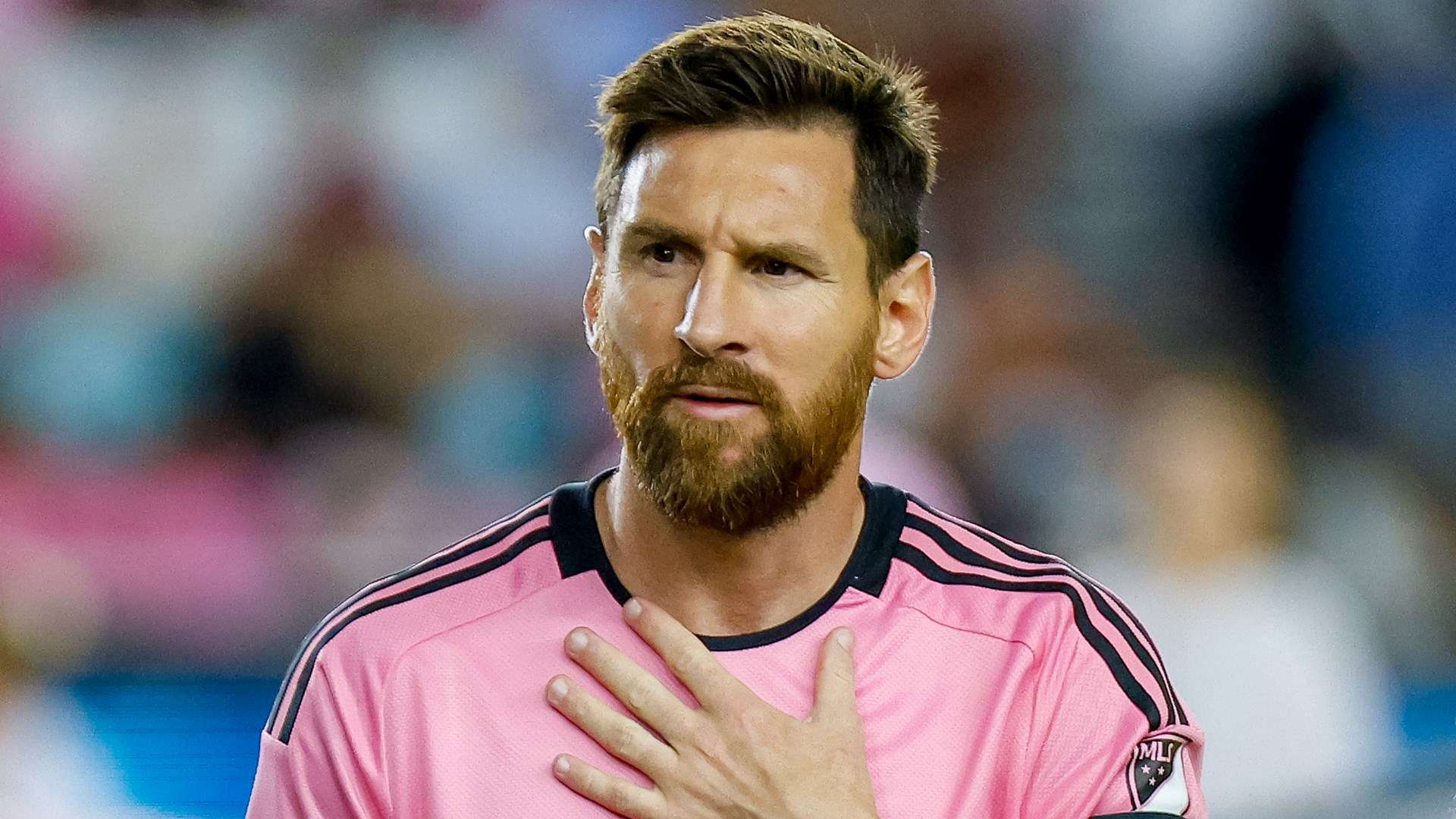 📽️ | Messi's awkward reaction to anthem nominees  
