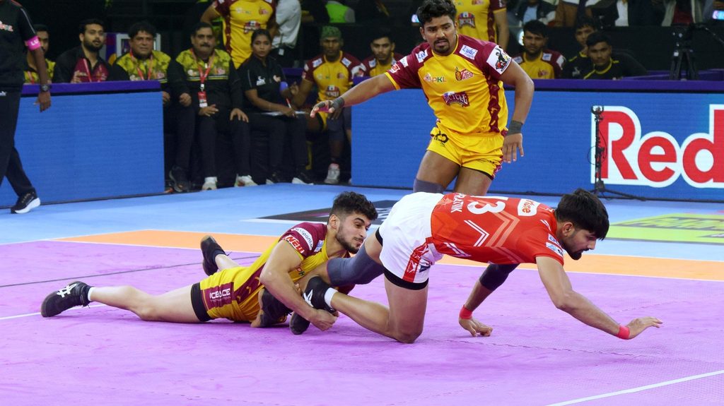 Parteek Dahiya’s Super 10 coupled with defensive effort helps Gujarat Giants to hard-fought win over Telugu Titans  