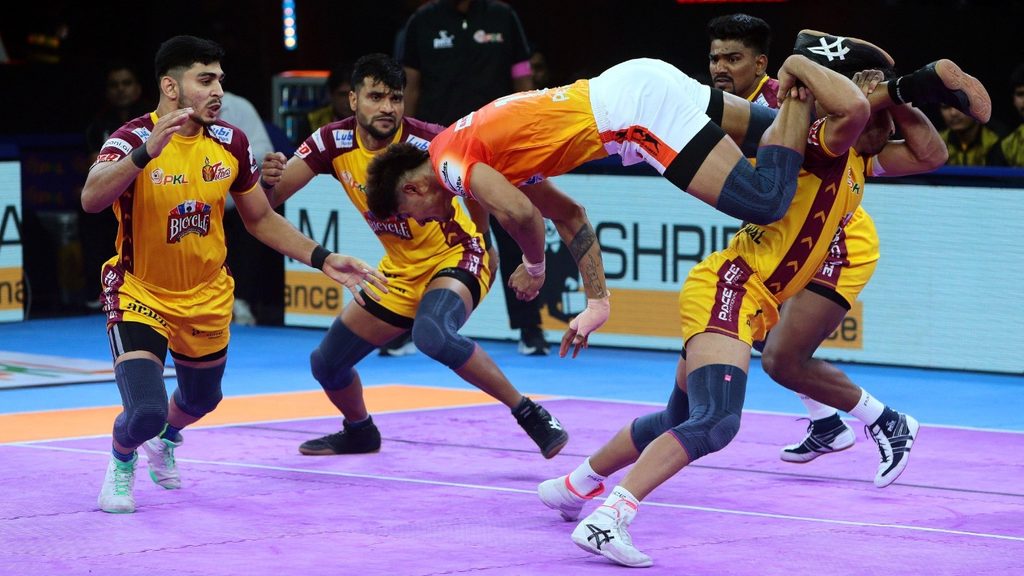 Hi-flyer Pawan and Vijay Malik Both Scored Super 10s as Telugu Titans Finish Home Leg With Nail-biting Win Over Puneri Paltan  