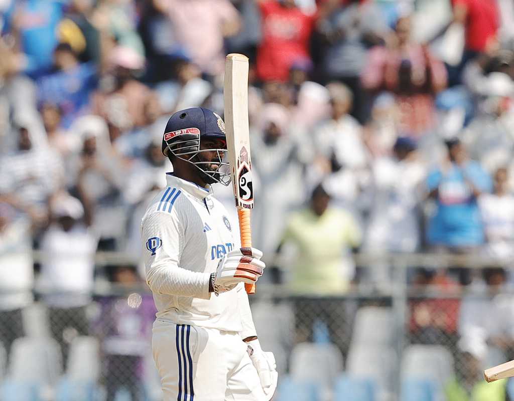 Pant keeps India's hopes afloat in chaotic morning session  