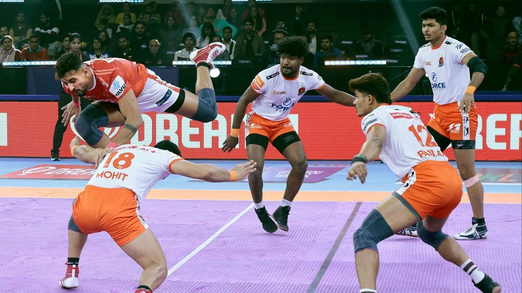 Puneri Paltan seal dramatic win over Gujarat Giants in final seconds to move to third on PKL 11 standings  