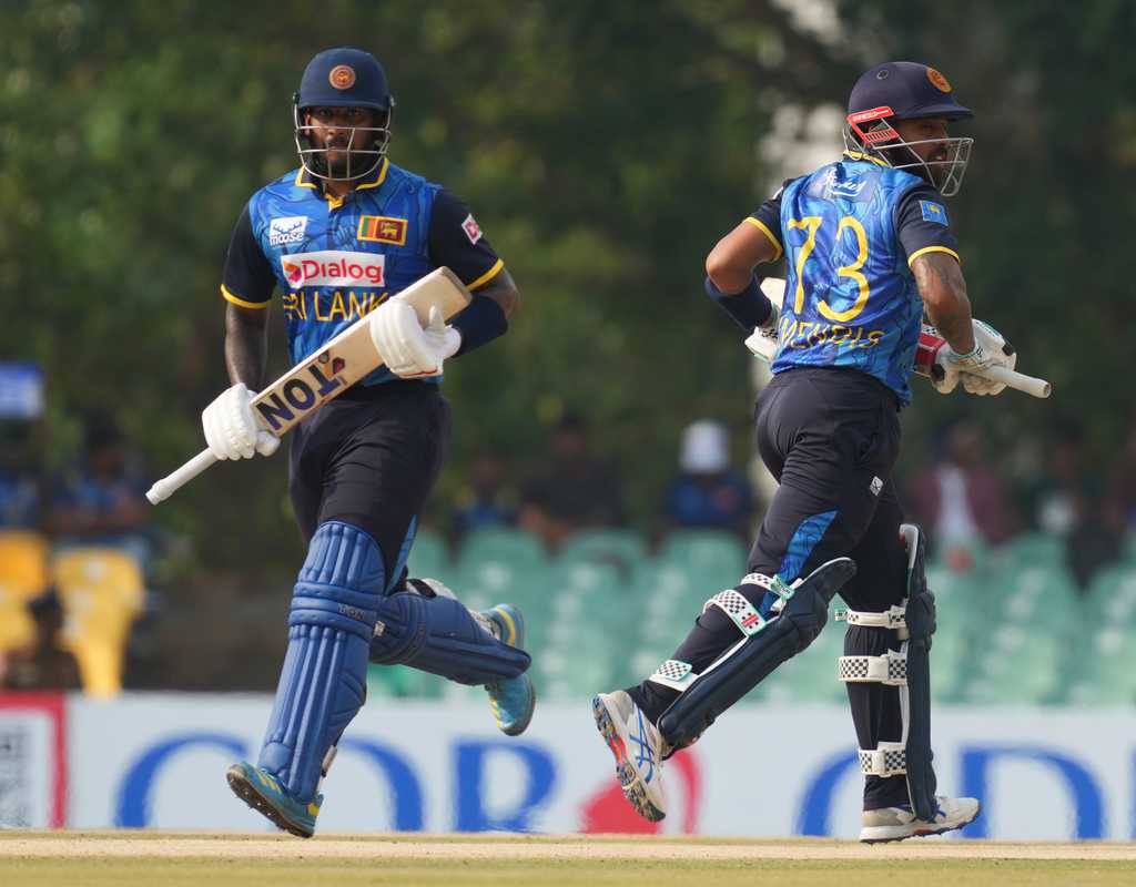 Mendis, Fernando tons deflate New Zealand  