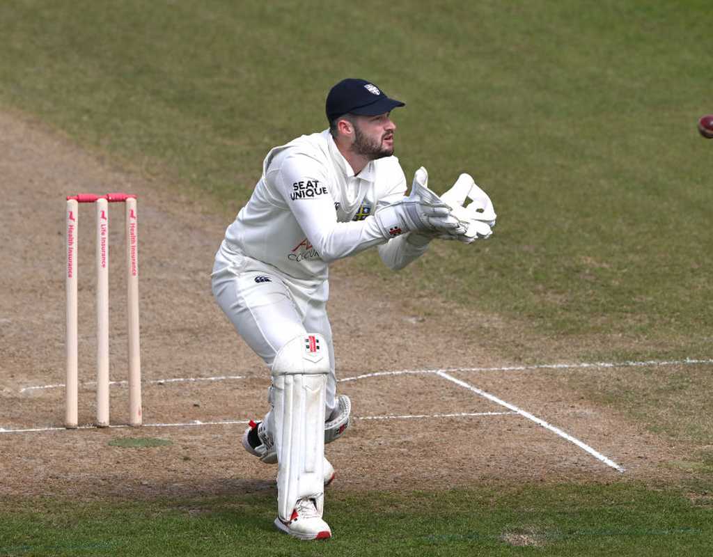 Keeper-bat Ollie Robinson called up to replace injured Jordan Cox  