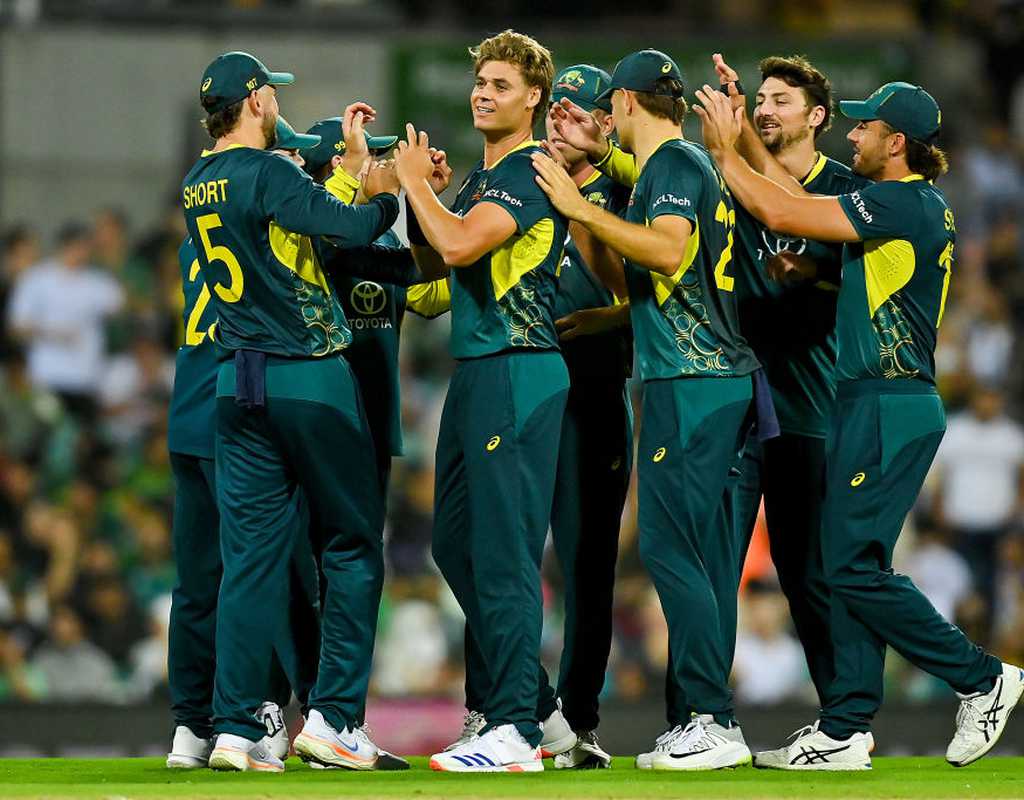 Johnson 5-fer helps Australia clinch thriller  
