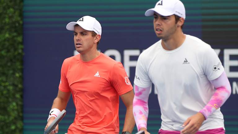 Zheng Qinwen back in contention at WTA Finals, hands Elena Rybakina second loss in Riyadh  