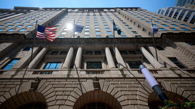 Wall Street Gambit: $5,000 Tickets, Chess Legends, Financial Elite  