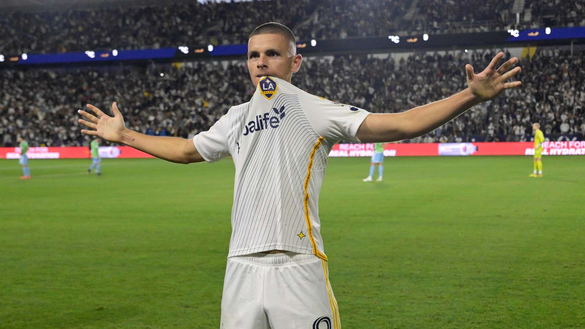 Galaxy advance to MLS Cup Final after edging the Sounders  