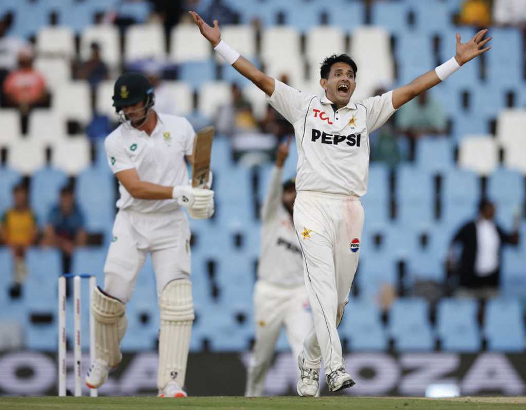 Abbas, Shahzad keep Pakistan's hopes alive  