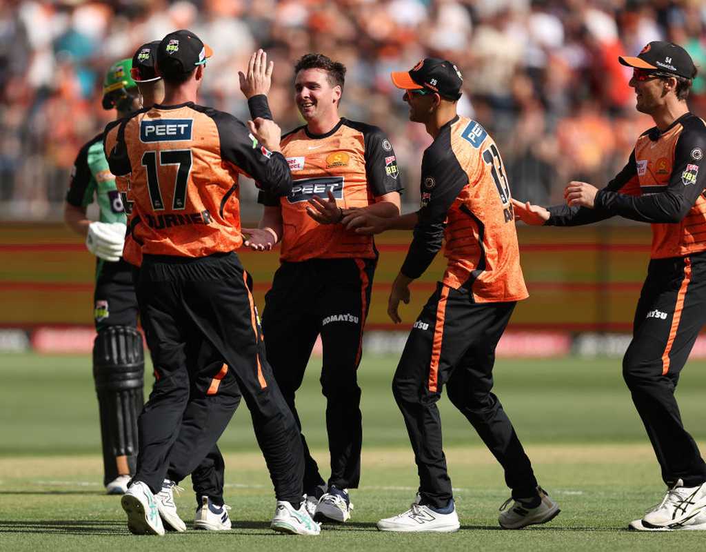 Richardson, Connolly brush aside Stars in BBL opener  