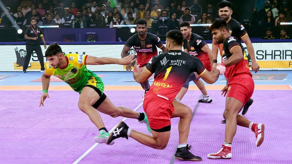 Devank-Ayan duo help Patna Pirates land massive 25-point defeat on Bengaluru Bulls  