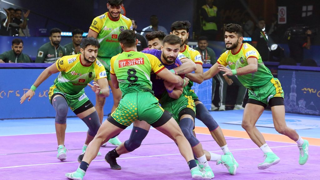 Devank and Ayan combine with defensive unit as Patna Pirates brush aside Dabang Delhi to progress to PKL 11 Final  