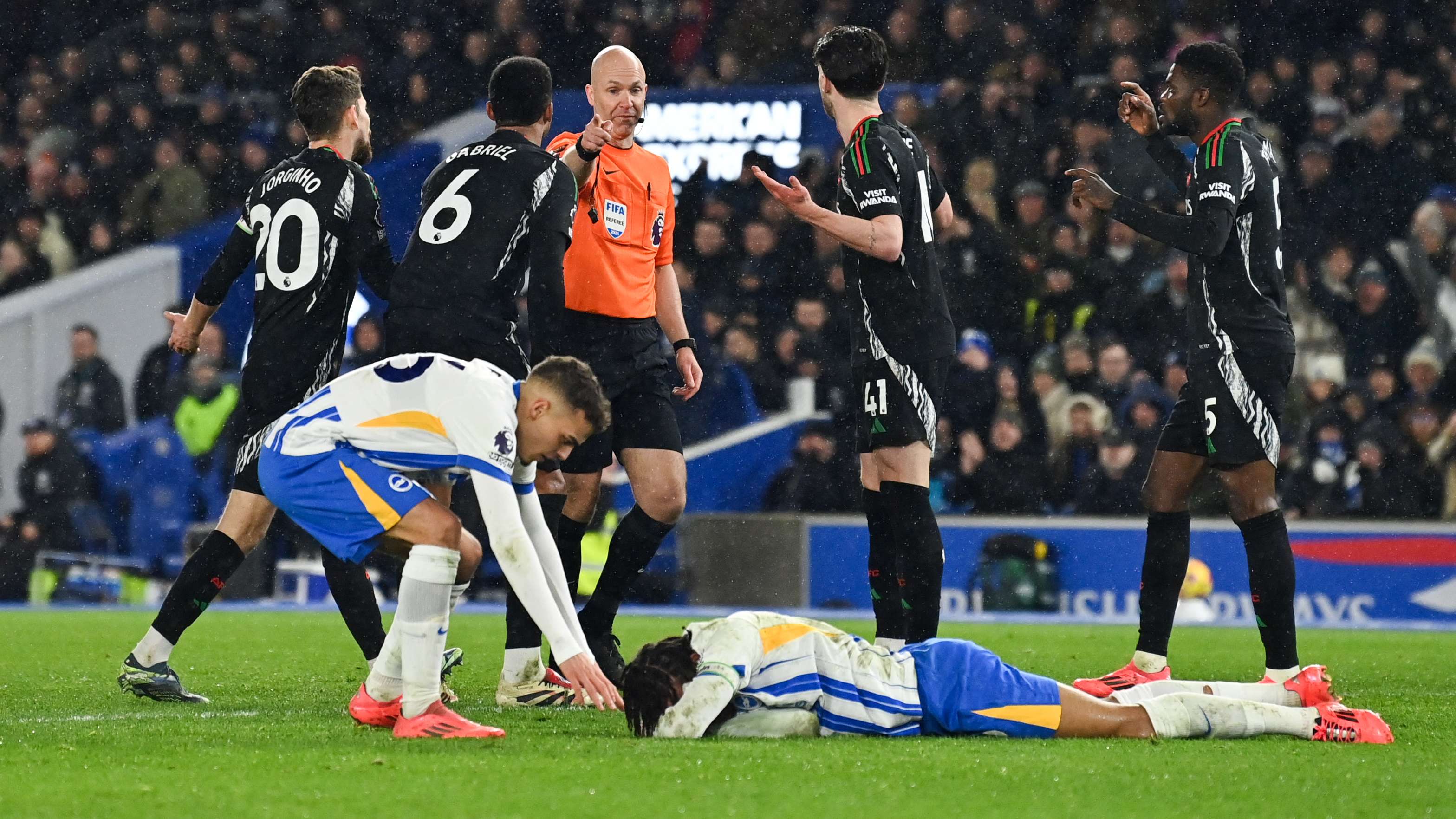 'Bunch of c*nts' - Arsenal fans outraged at referee Taylor  