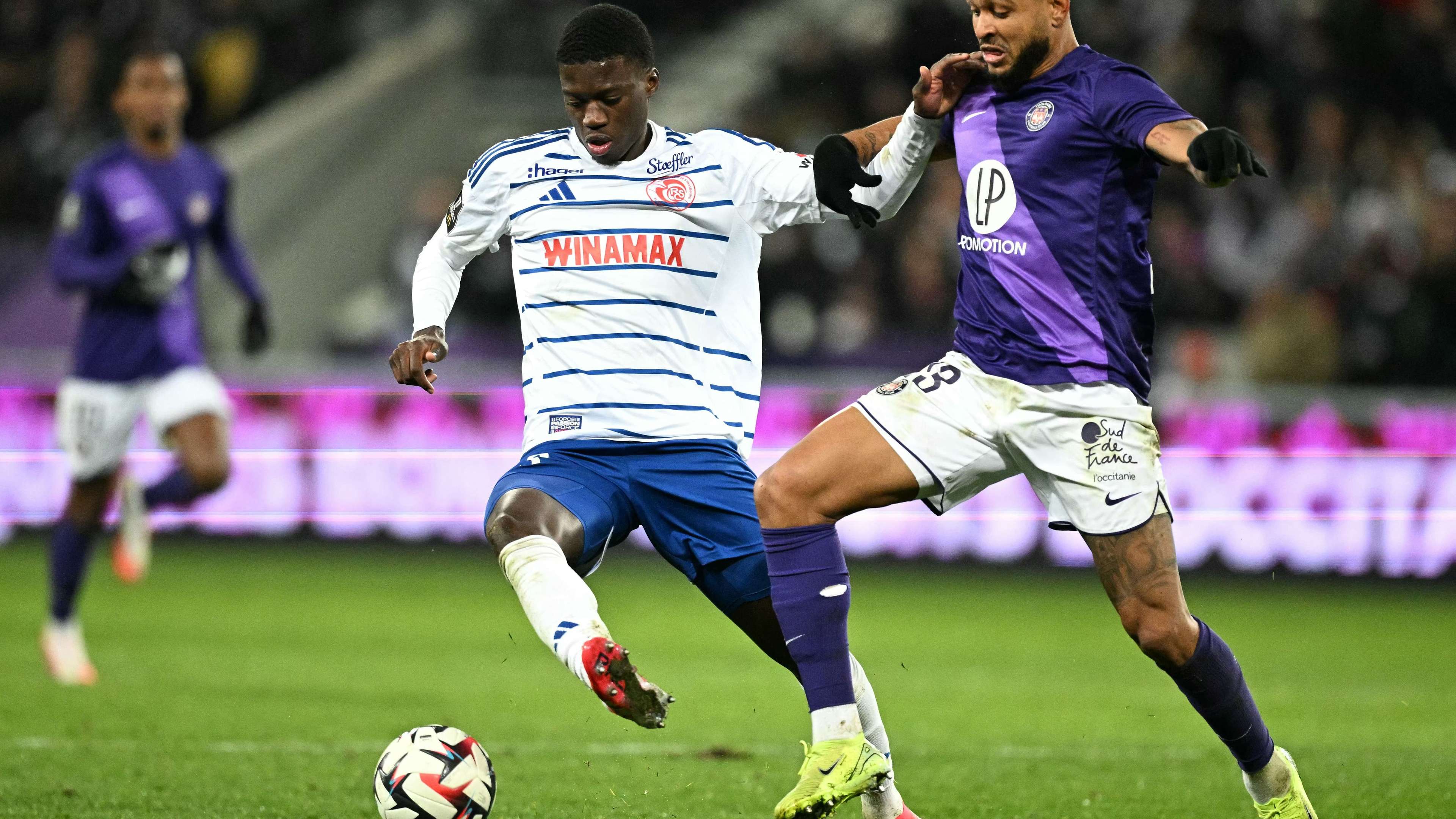 Chelsea set to sign youngster Sarr from sister club Strasbourg  