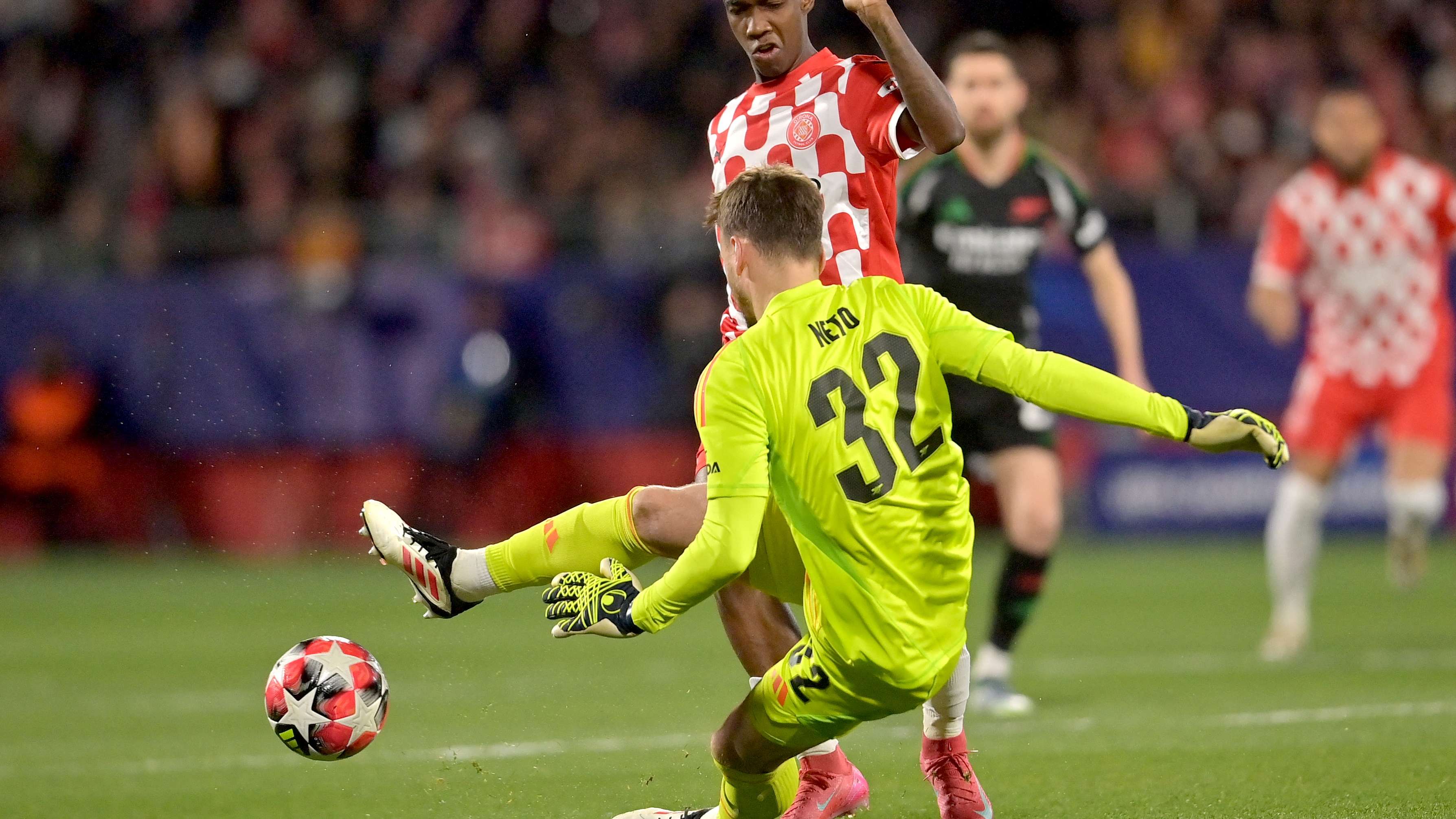 Arsenal's Neto torn to shreds for AWFUL error vs Girona  