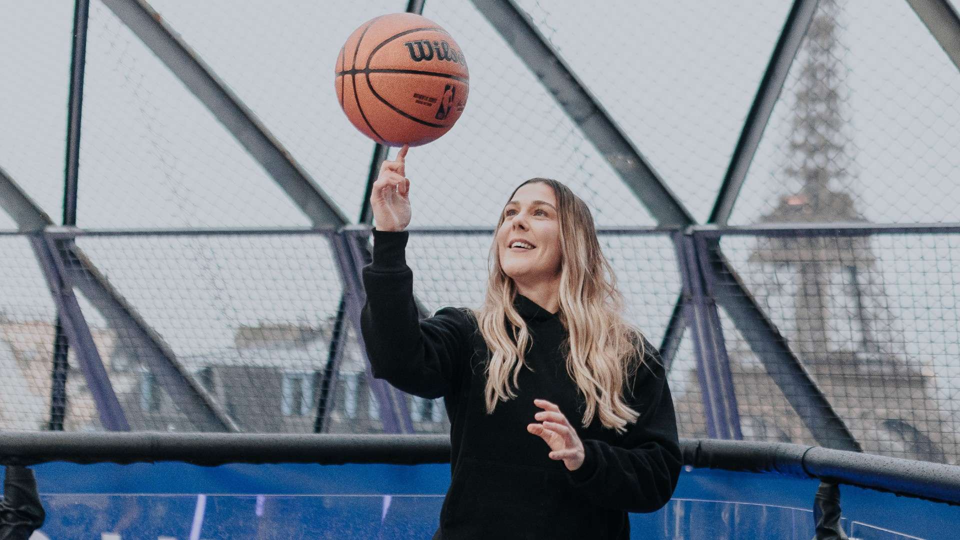 Earps picks best women's & men's keepers in the world  