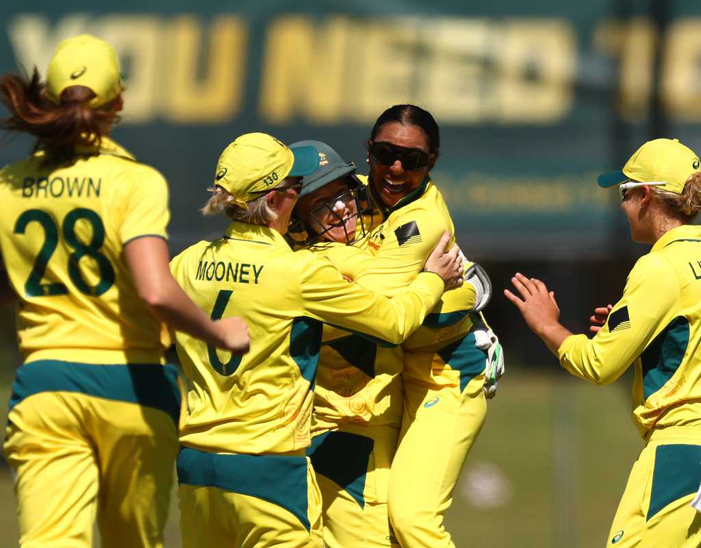 King helps Australia extend victorious run  