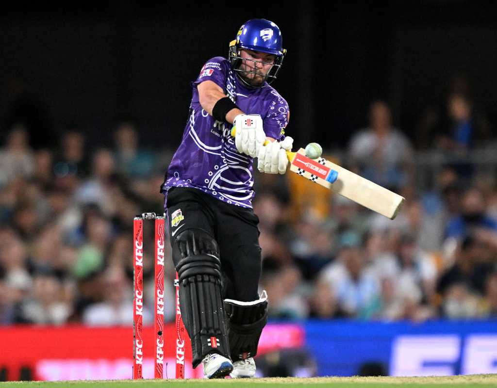 Jewell, Owen extend Hurricanes' juggernaut  