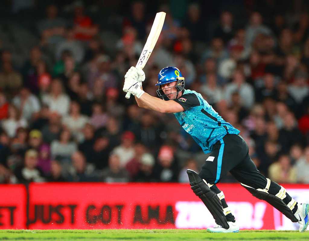 Lynn blitz powers Strikers back to winning ways  