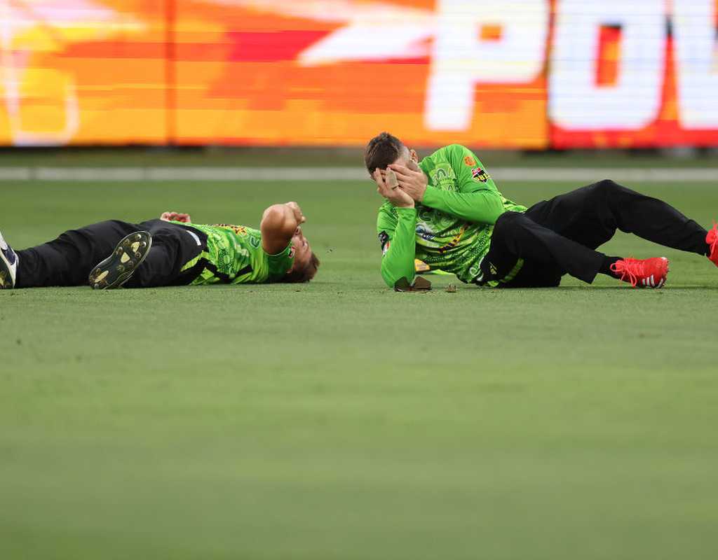 Sams, Bancroft hospitalised after onfield collision  