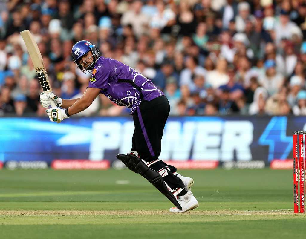 Tim David delivers fourth win on the bounce for Hobart Hurricanes  