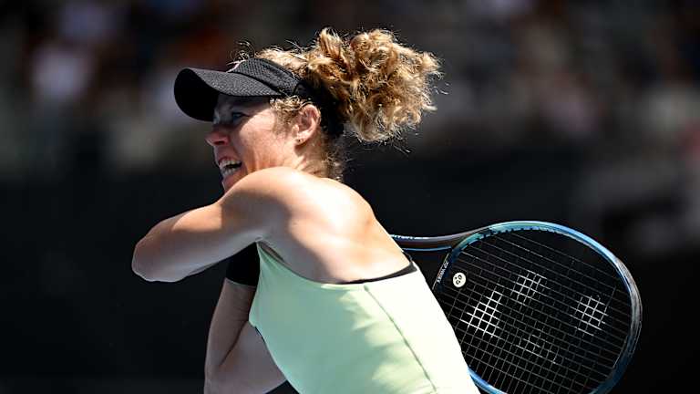 Aryna Sabalenka leaves no crumbs in Australian Open break-fest, streaks into second week  