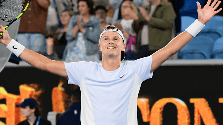 Learner Tien, aged 19 and in the round of 16, speaks softly, swings smoothly, and solves problems  