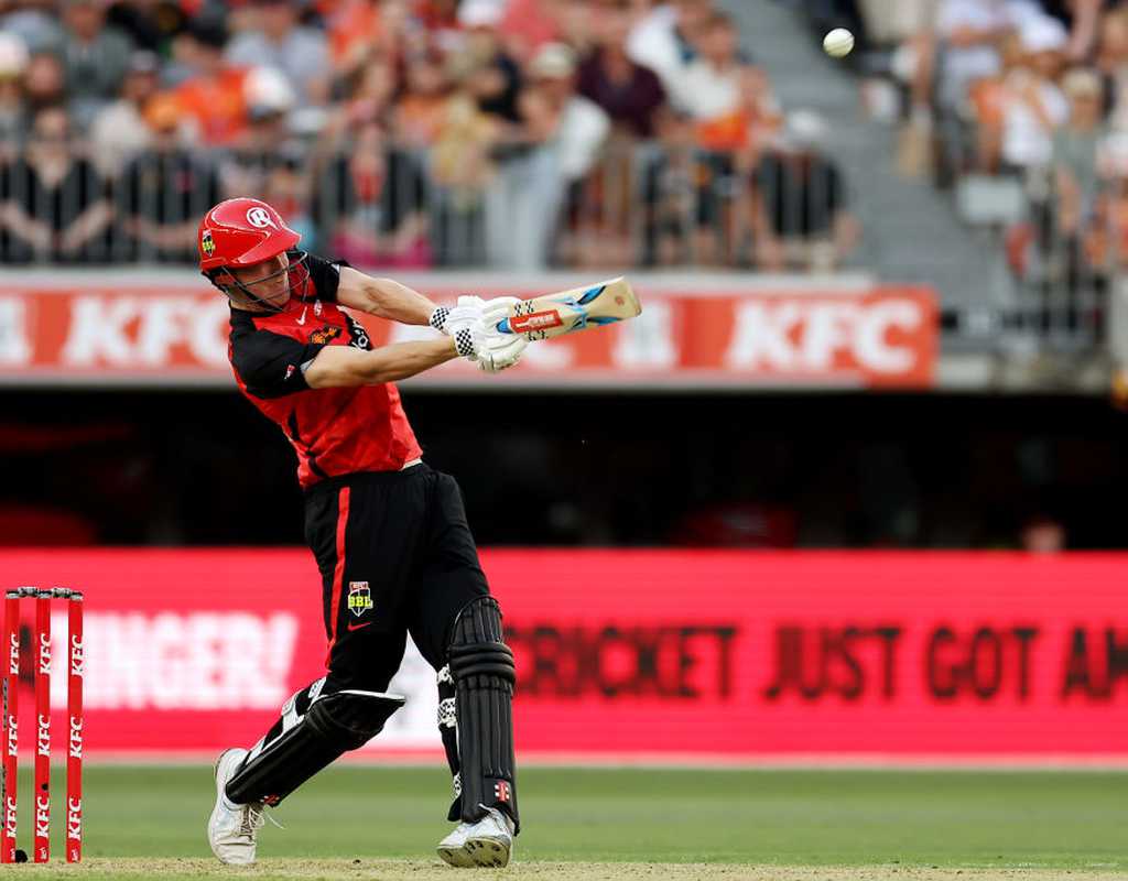 Renegades stay alive as they overcome Scorchers in Perth  
