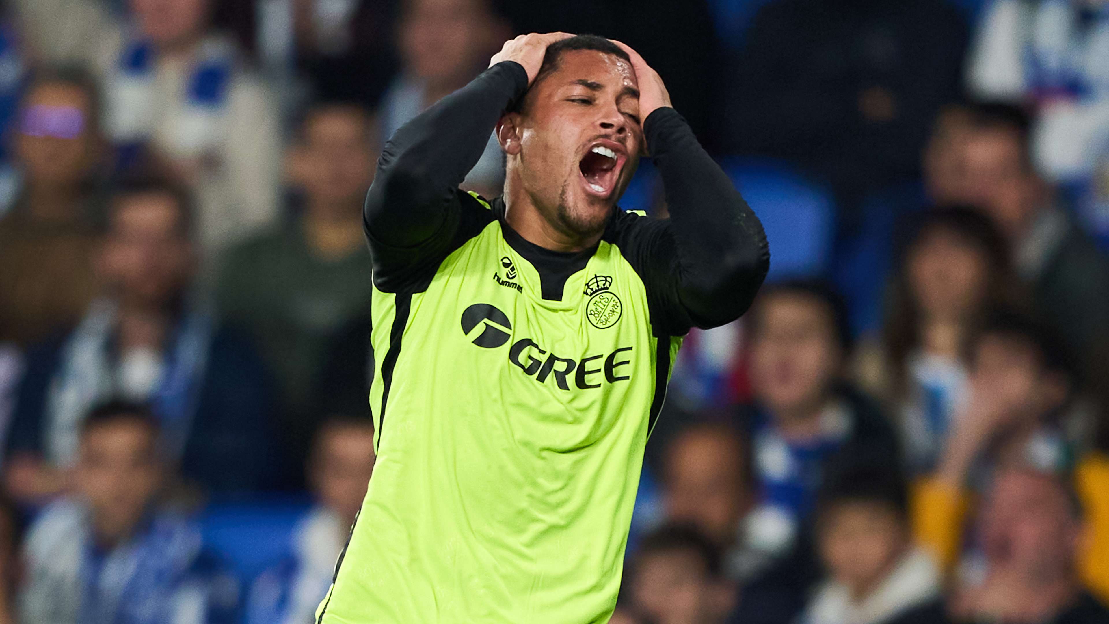 Barcelona flop Roque could make shock return to Brazil  