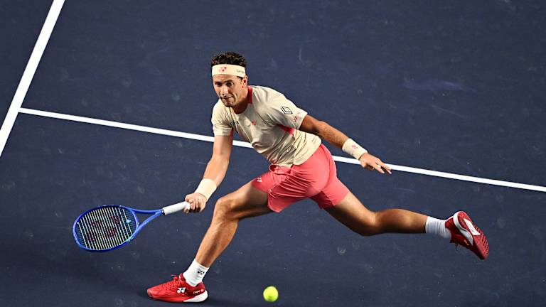 American teenager Tien beats Zverev and advances to the quarterfinals in Acapulco  