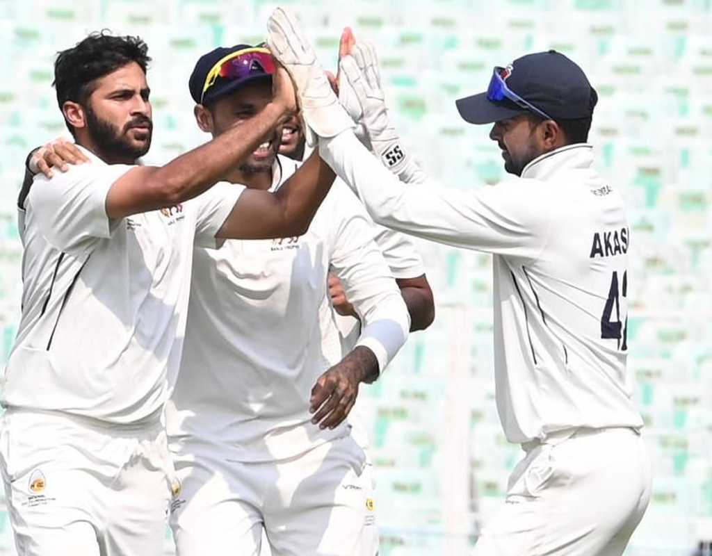 Mumbai, Vidarbha set up semis clash with comfortable wins  