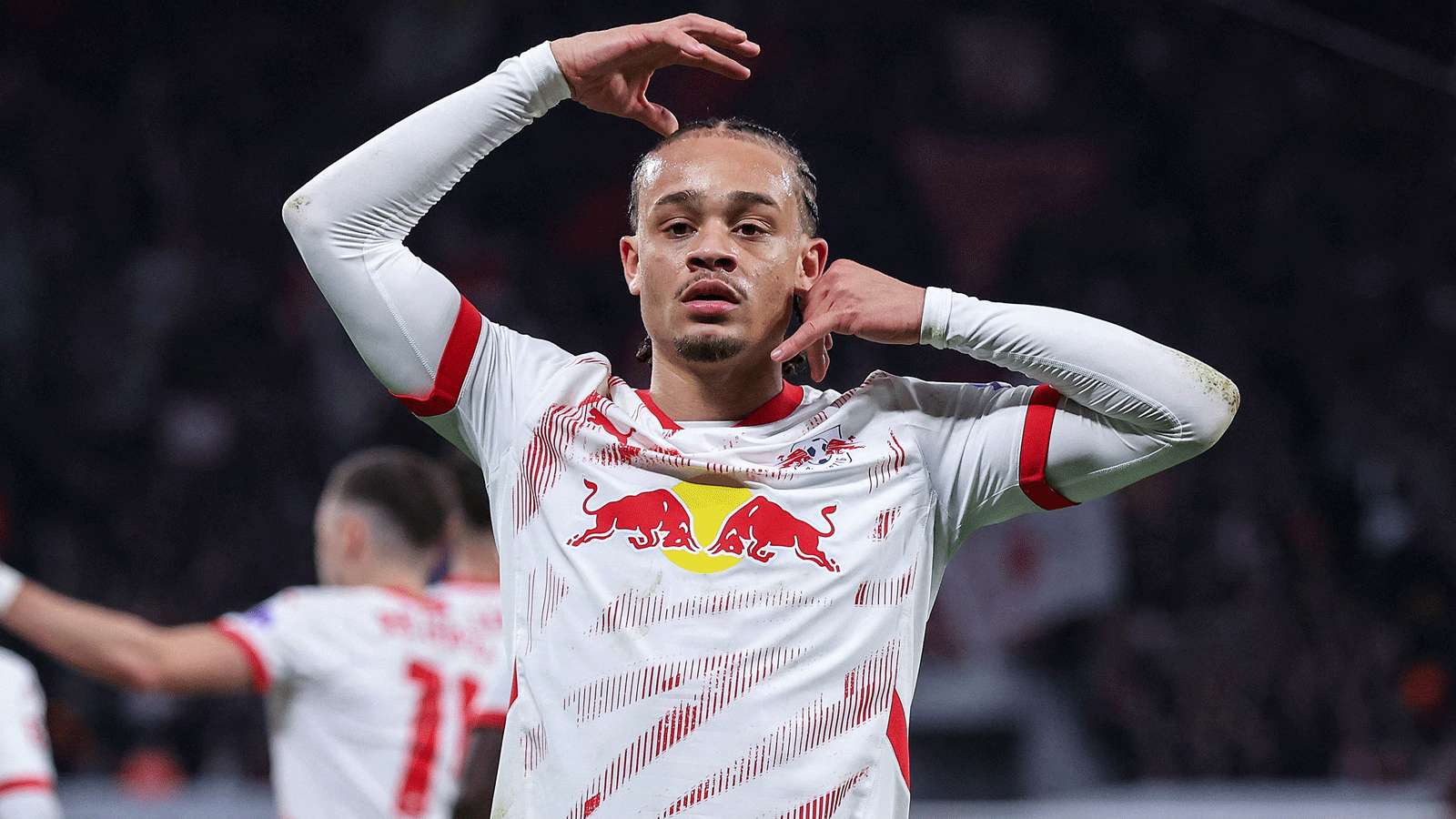 Man Utd retain transfer interest in Leipzig star Simons  