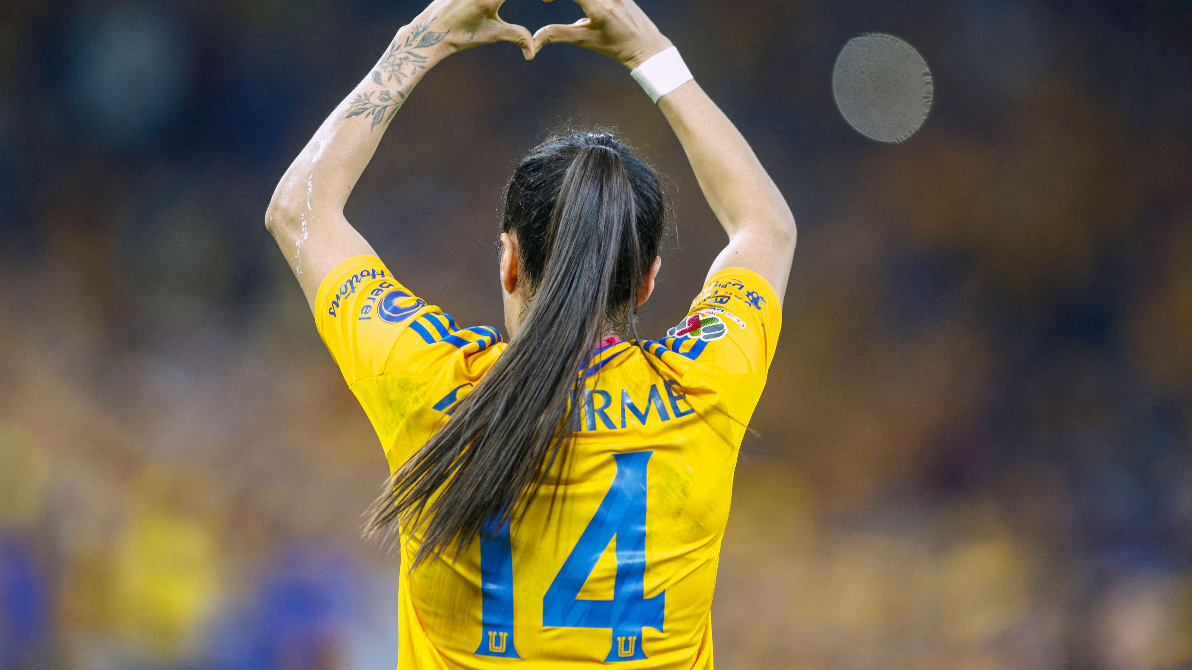 Tigres Femenil’s Ovalle scores a stunning reverse scorpion kick  