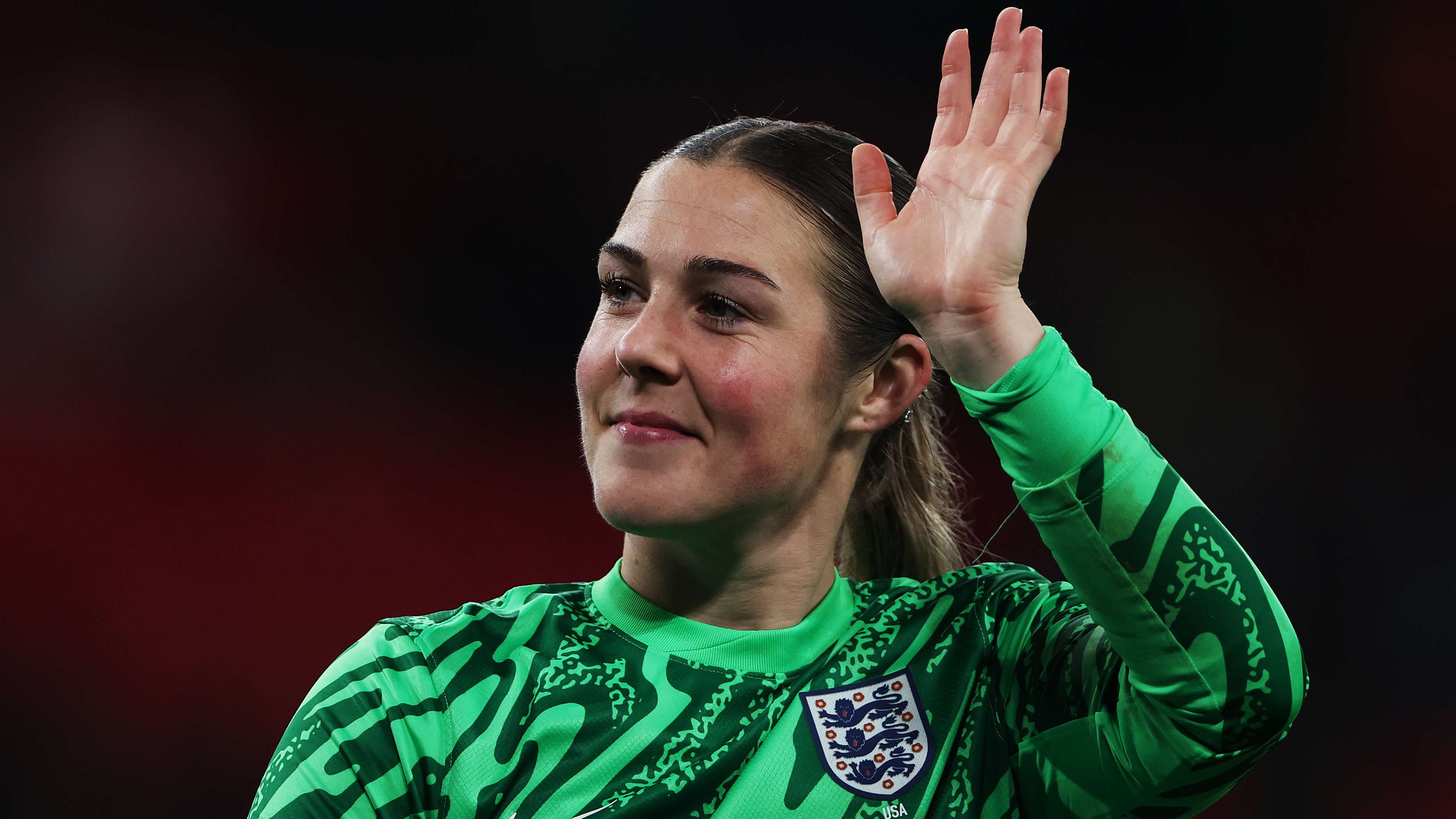 Lionesses star Earps explains why England players should move abroad  